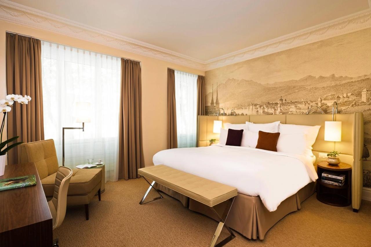 Deluxe room Larger Guest room 1 King,1398013793:JPEG